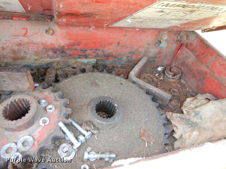 image for item DE1738 Gehl 1060 forage harvester