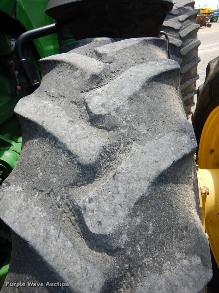 image for item DE1740 2005 John Deere 8520 tractor