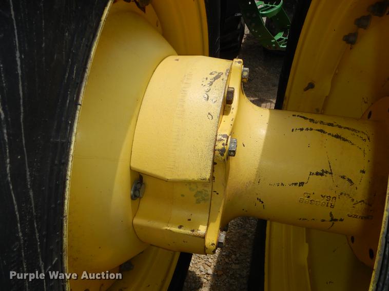 image for item DE1740 2005 John Deere 8520 tractor