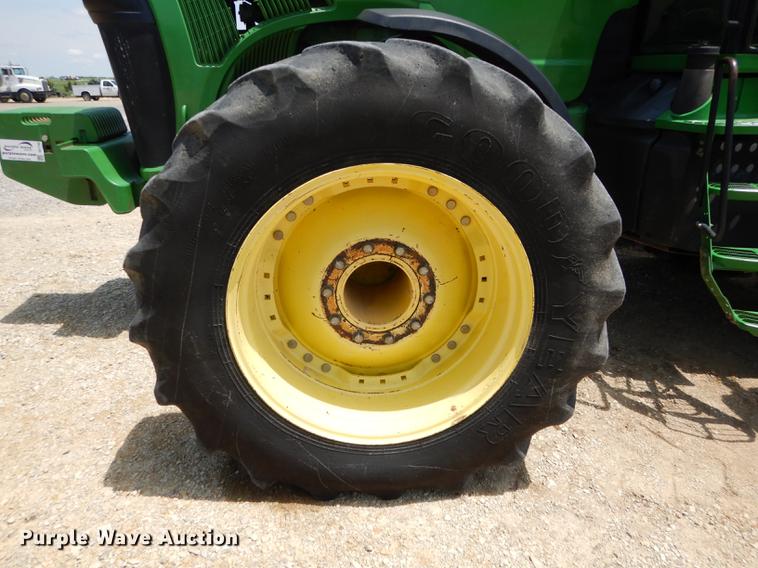 image for item DE1740 2005 John Deere 8520 tractor