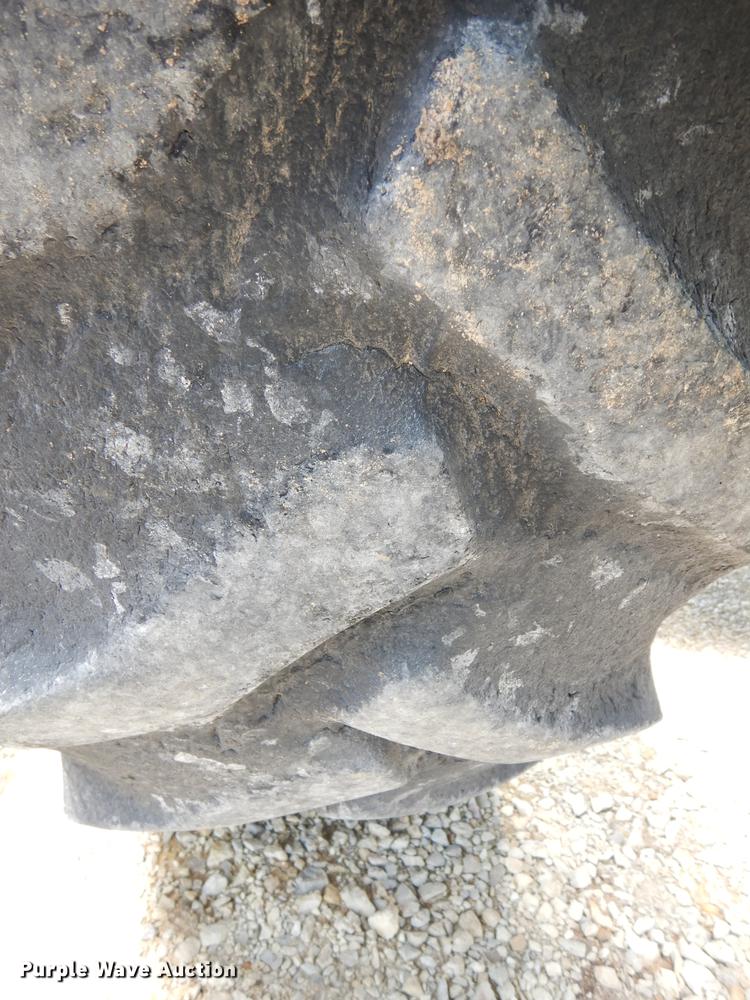 image for item DE1740 2005 John Deere 8520 tractor