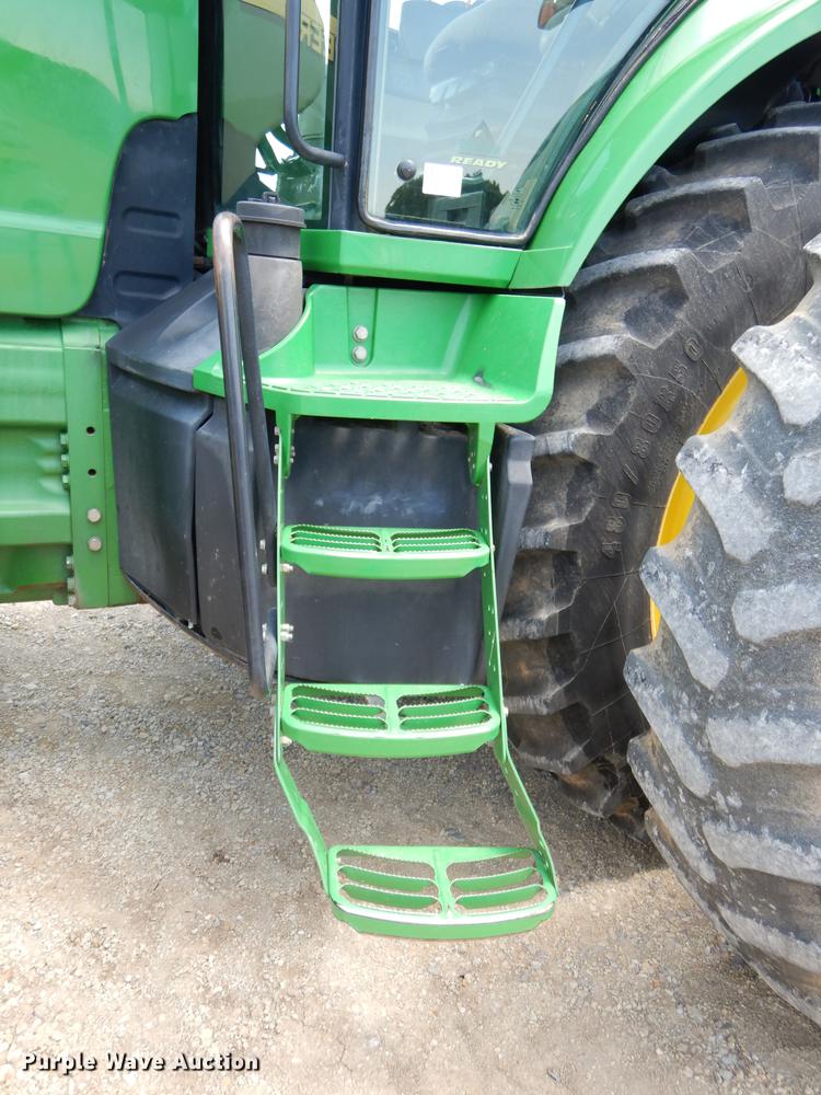 image for item DE1740 2005 John Deere 8520 tractor