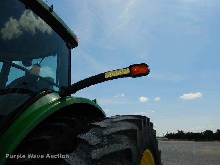 image for item DE1740 2005 John Deere 8520 tractor