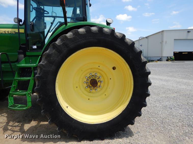 image for item DE1740 2005 John Deere 8520 tractor