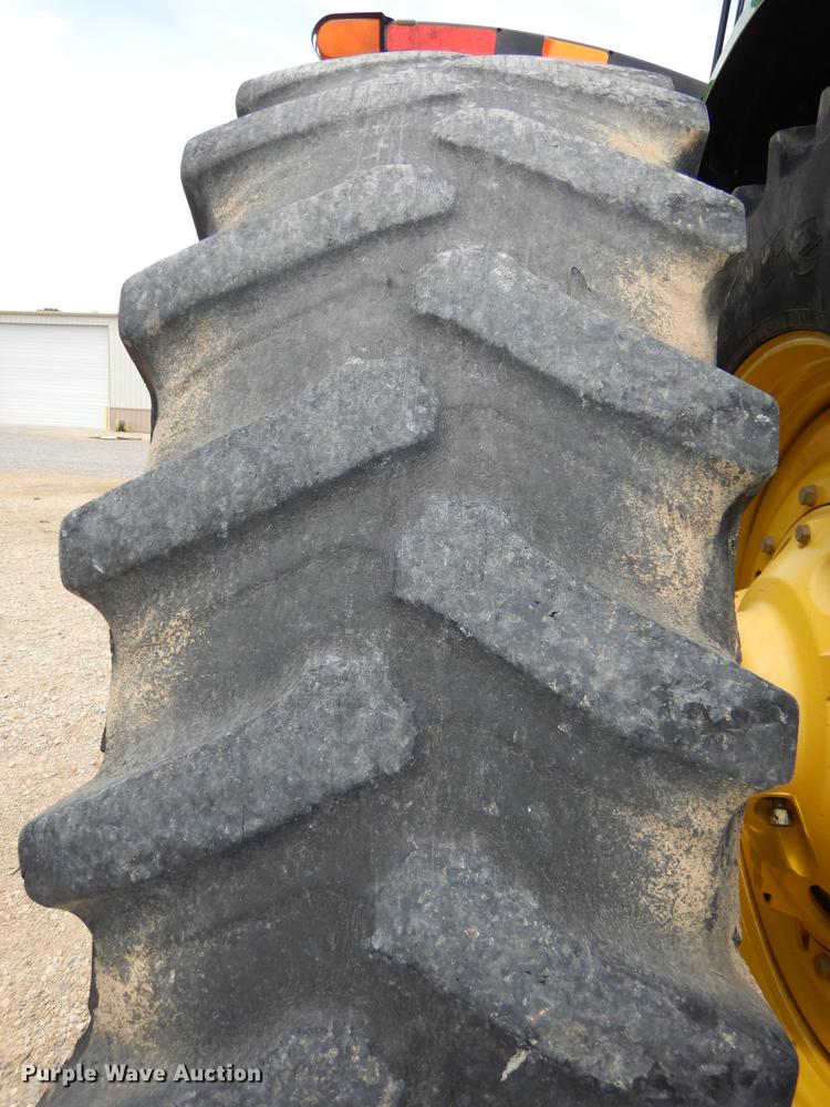 image for item DE1740 2005 John Deere 8520 tractor