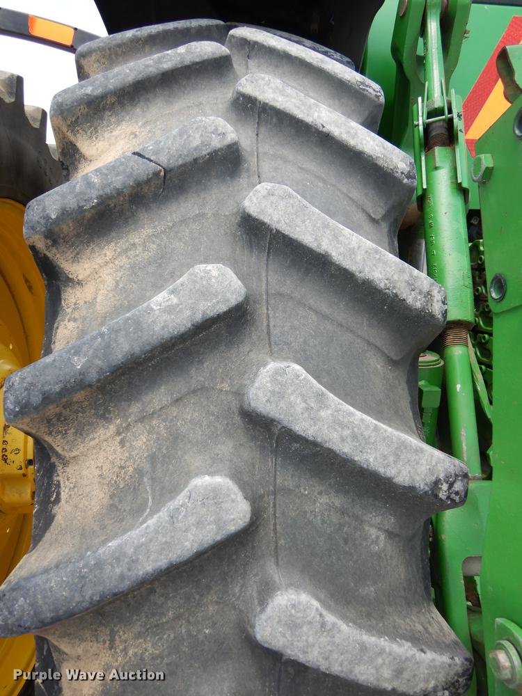 image for item DE1740 2005 John Deere 8520 tractor