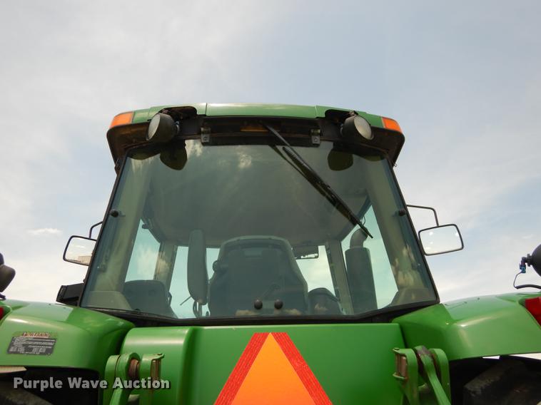 image for item DE1740 2005 John Deere 8520 tractor