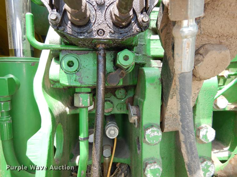 image for item DE1740 2005 John Deere 8520 tractor