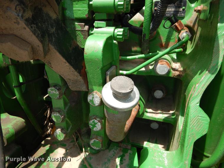 image for item DE1740 2005 John Deere 8520 tractor