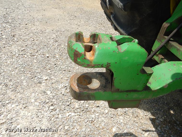 image for item DE1740 2005 John Deere 8520 tractor