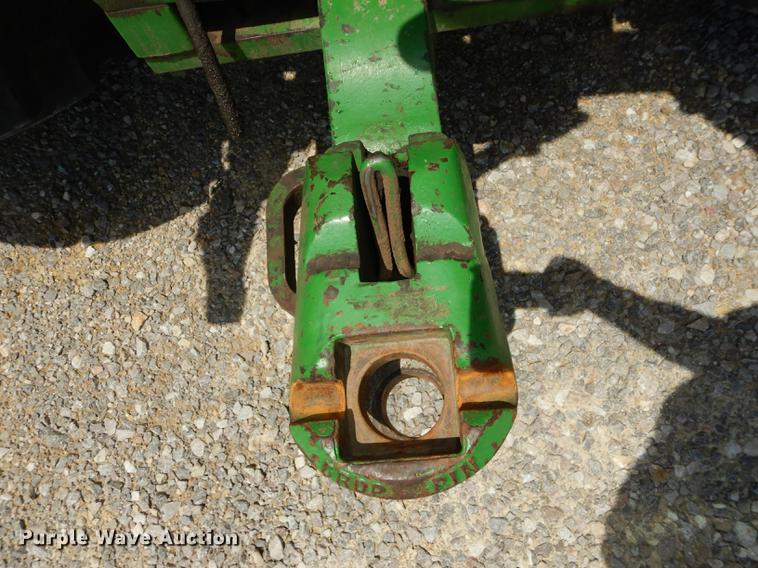 image for item DE1740 2005 John Deere 8520 tractor