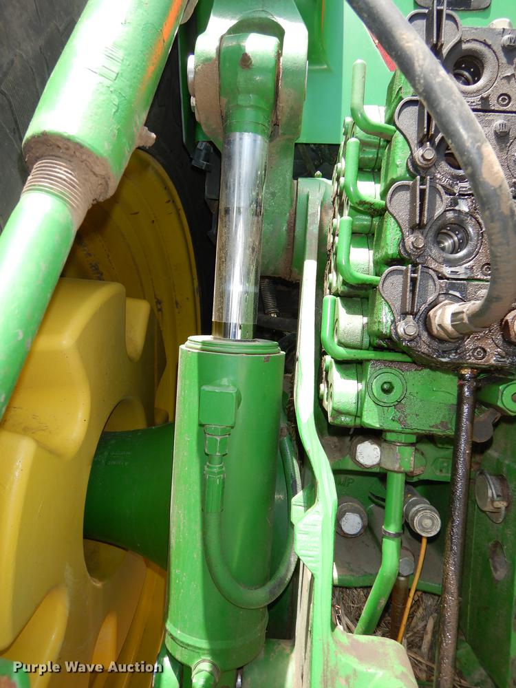 image for item DE1740 2005 John Deere 8520 tractor