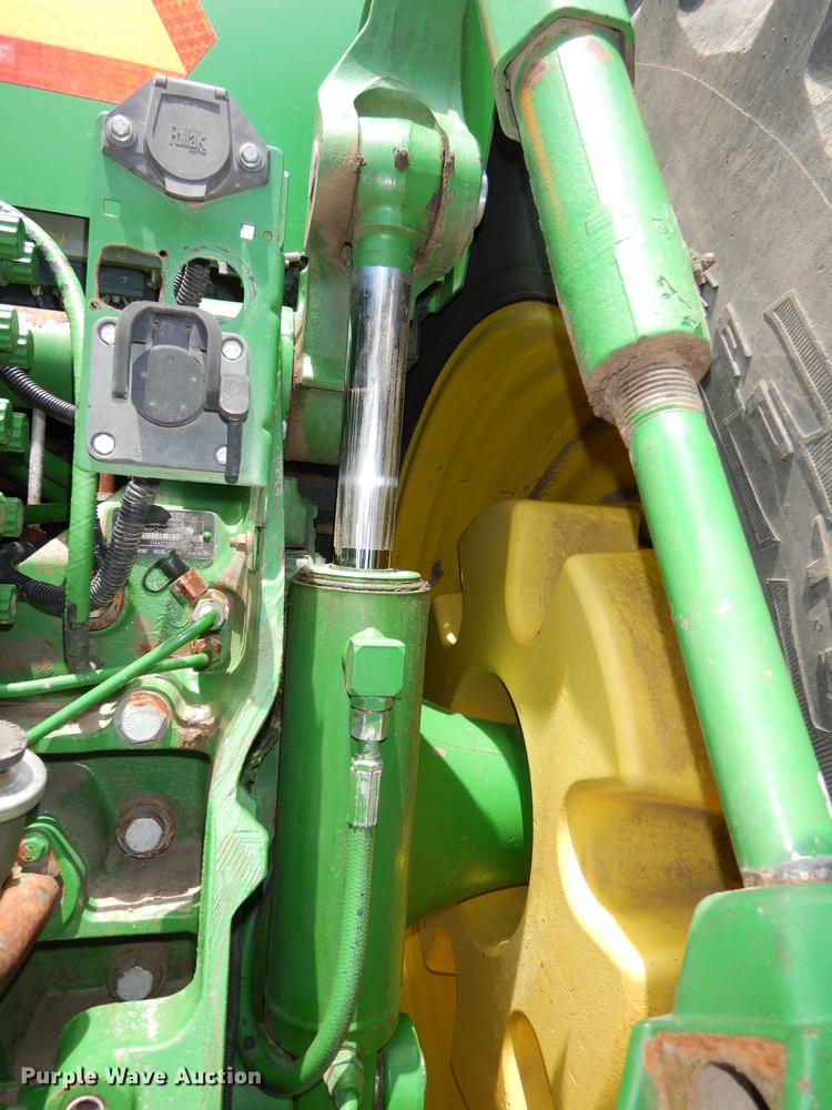 image for item DE1740 2005 John Deere 8520 tractor