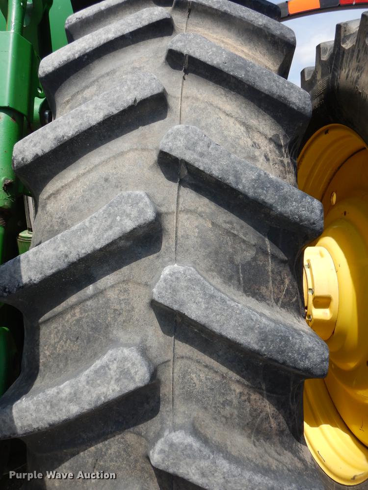 image for item DE1740 2005 John Deere 8520 tractor