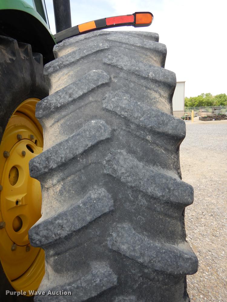 image for item DE1740 2005 John Deere 8520 tractor