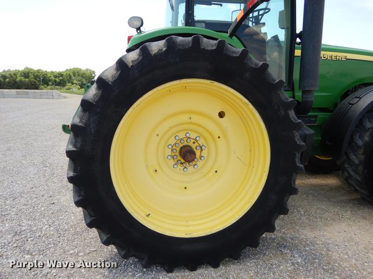 image for item DE1740 2005 John Deere 8520 tractor