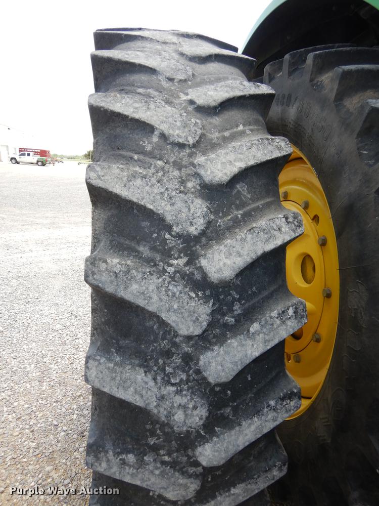 image for item DE1740 2005 John Deere 8520 tractor