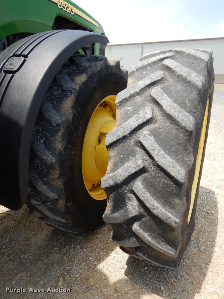 image for item DE1740 2005 John Deere 8520 tractor