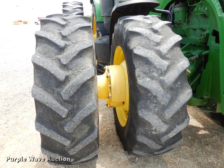image for item DE1740 2005 John Deere 8520 tractor