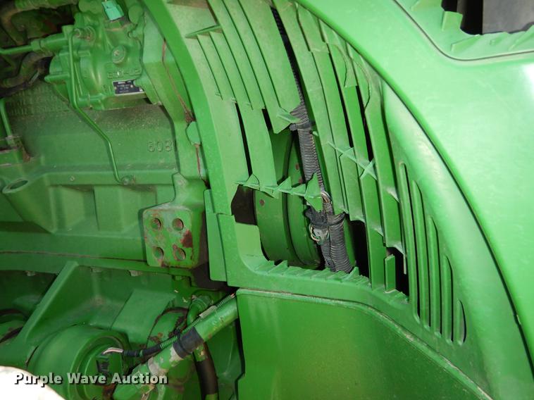 image for item DE1740 2005 John Deere 8520 tractor