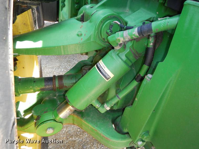 image for item DE1740 2005 John Deere 8520 tractor