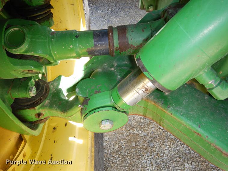 image for item DE1740 2005 John Deere 8520 tractor