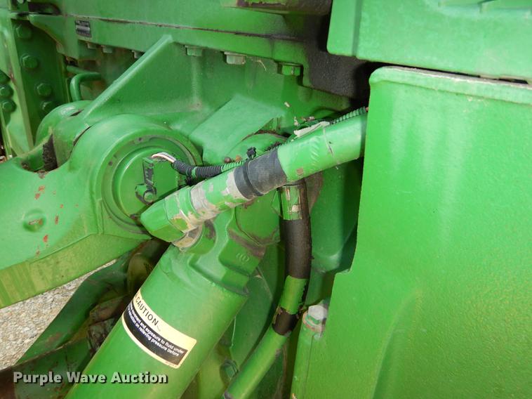 image for item DE1740 2005 John Deere 8520 tractor