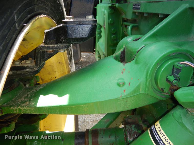 image for item DE1740 2005 John Deere 8520 tractor