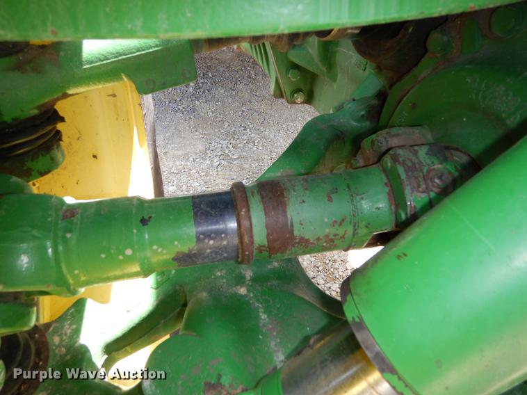 image for item DE1740 2005 John Deere 8520 tractor