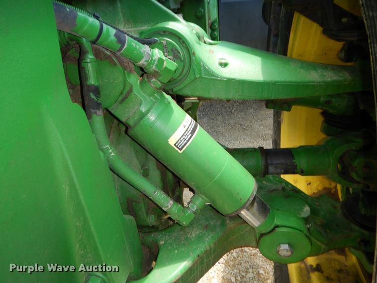 image for item DE1740 2005 John Deere 8520 tractor