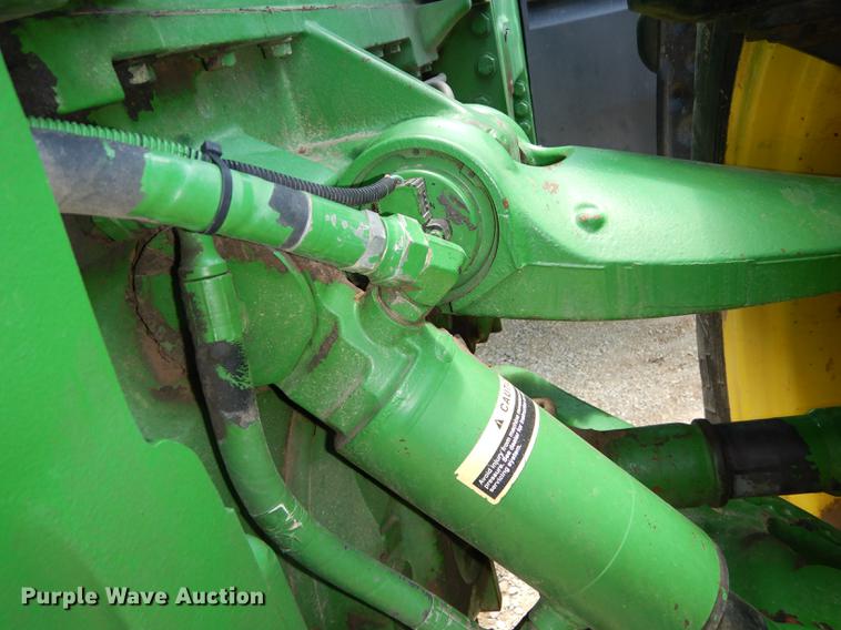 image for item DE1740 2005 John Deere 8520 tractor