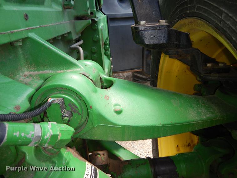 image for item DE1740 2005 John Deere 8520 tractor