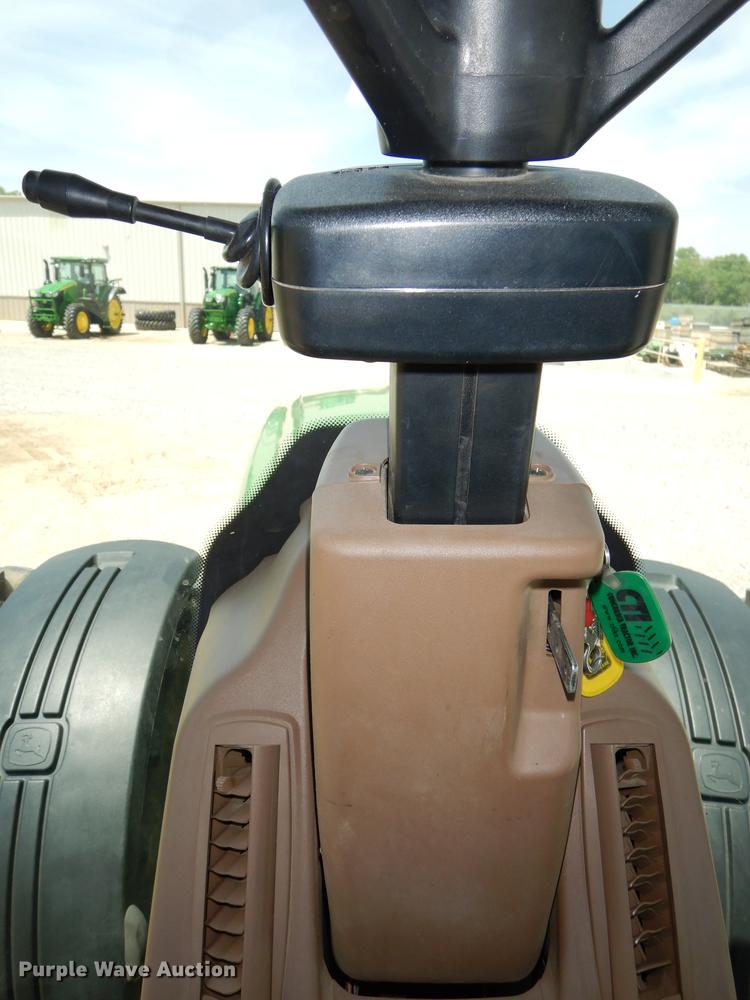 image for item DE1740 2005 John Deere 8520 tractor