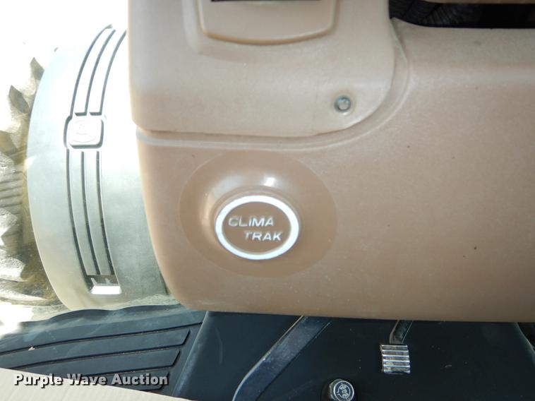 image for item DE1740 2005 John Deere 8520 tractor