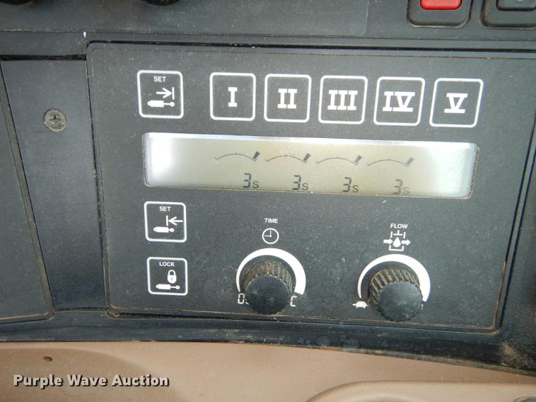 image for item DE1740 2005 John Deere 8520 tractor