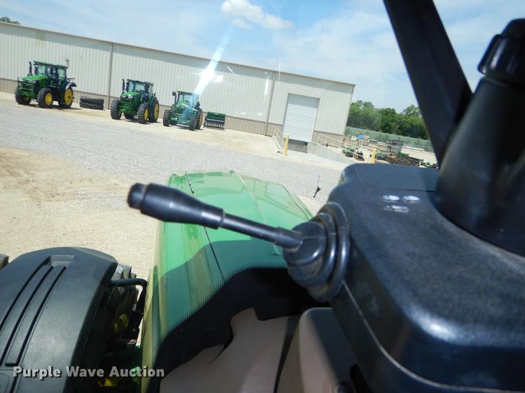 image for item DE1740 2005 John Deere 8520 tractor