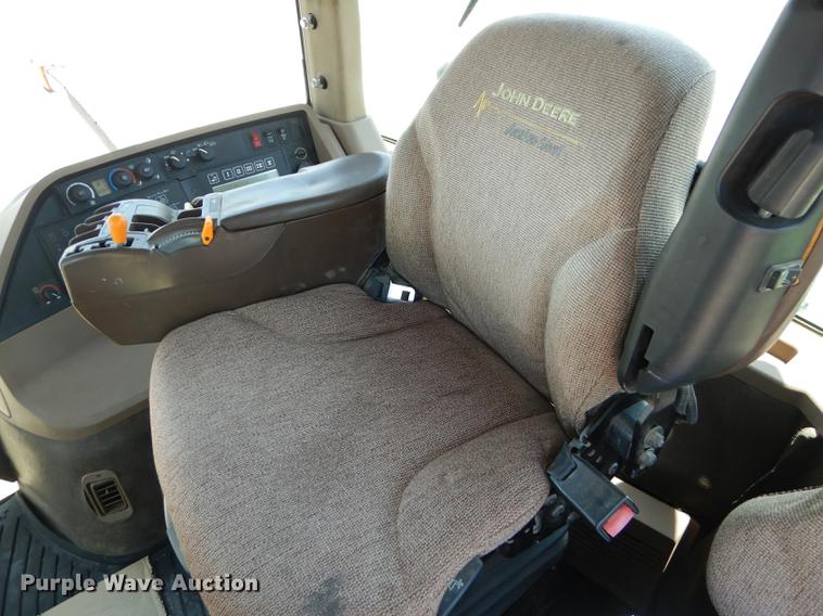 image for item DE1740 2005 John Deere 8520 tractor