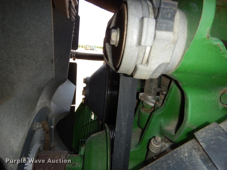 image for item DE1740 2005 John Deere 8520 tractor