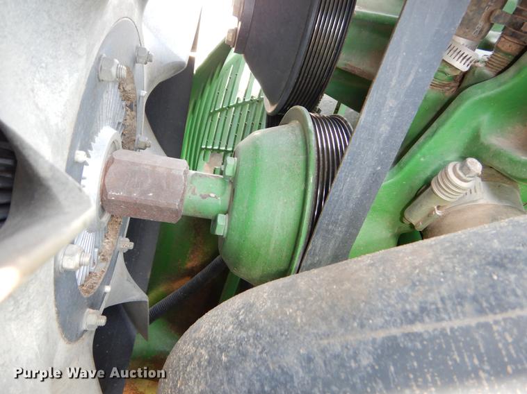 image for item DE1740 2005 John Deere 8520 tractor