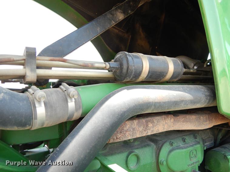 image for item DE1740 2005 John Deere 8520 tractor