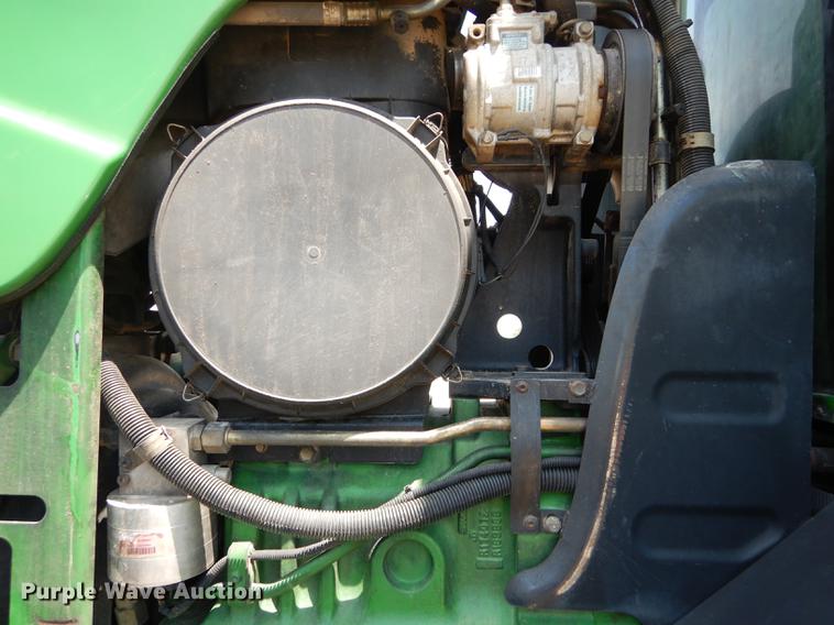 image for item DE1740 2005 John Deere 8520 tractor