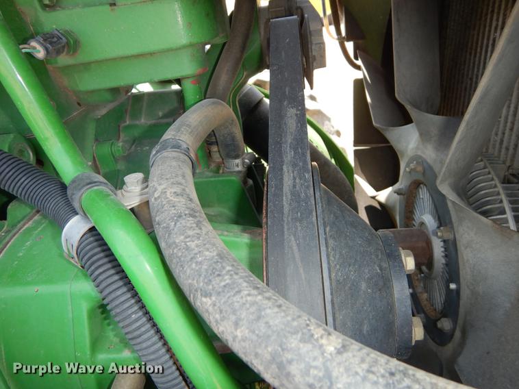 image for item DE1740 2005 John Deere 8520 tractor