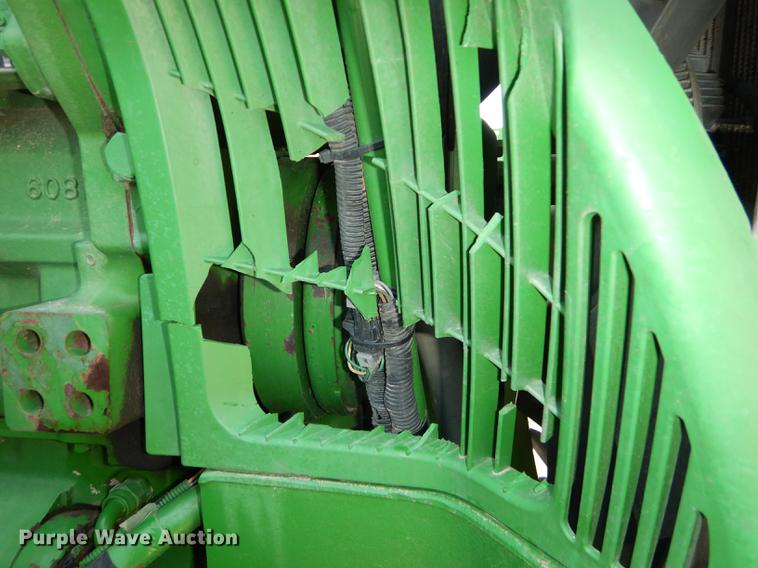 image for item DE1740 2005 John Deere 8520 tractor