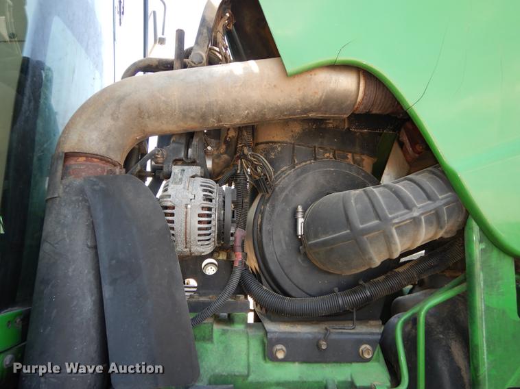 image for item DE1740 2005 John Deere 8520 tractor