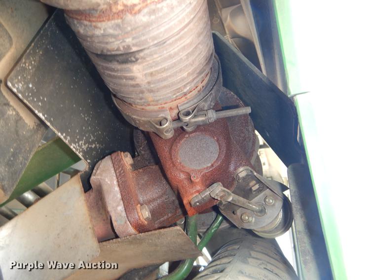 image for item DE1740 2005 John Deere 8520 tractor