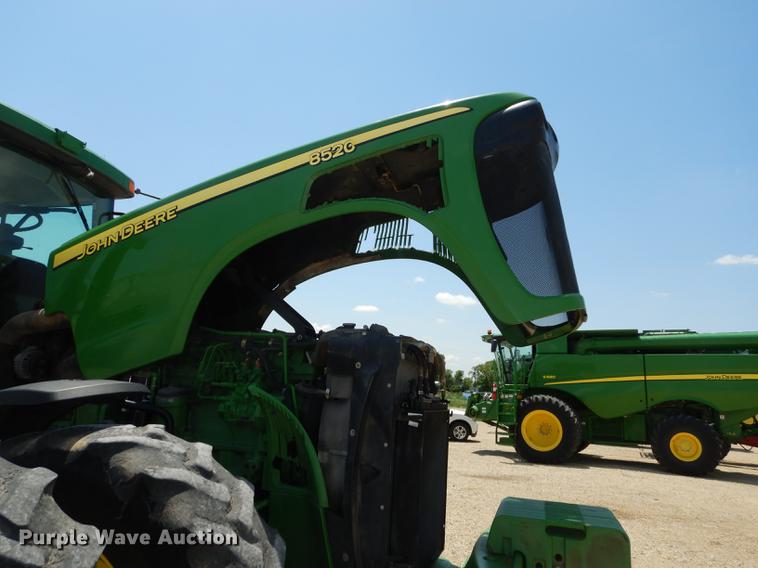 image for item DE1740 2005 John Deere 8520 tractor