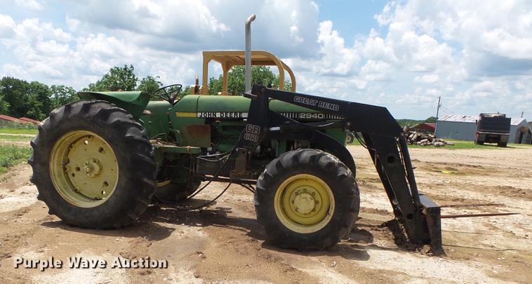image for item DE3664 1980 John Deere 2940 tractor