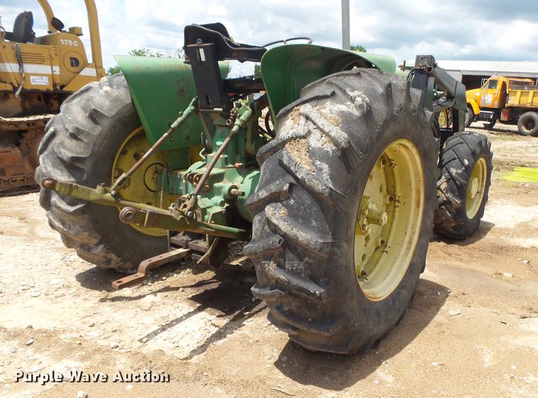 image for item DE3664 1980 John Deere 2940 tractor