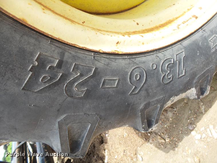 image for item DE3664 1980 John Deere 2940 tractor