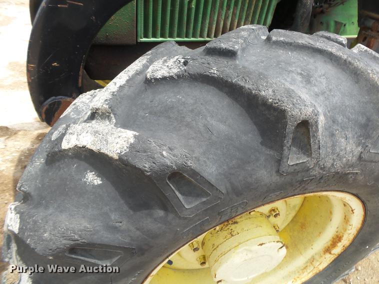 image for item DE3664 1980 John Deere 2940 tractor